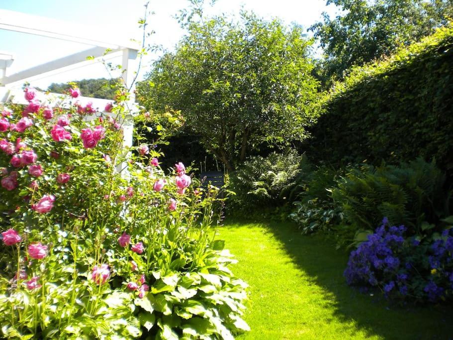 Villa Med Blommande Traedgard, Centralt โบสตัด ภายนอก รูปภาพ