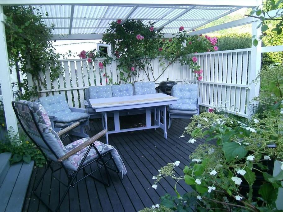 Villa Med Blommande Traedgard, Centralt โบสตัด ภายนอก รูปภาพ